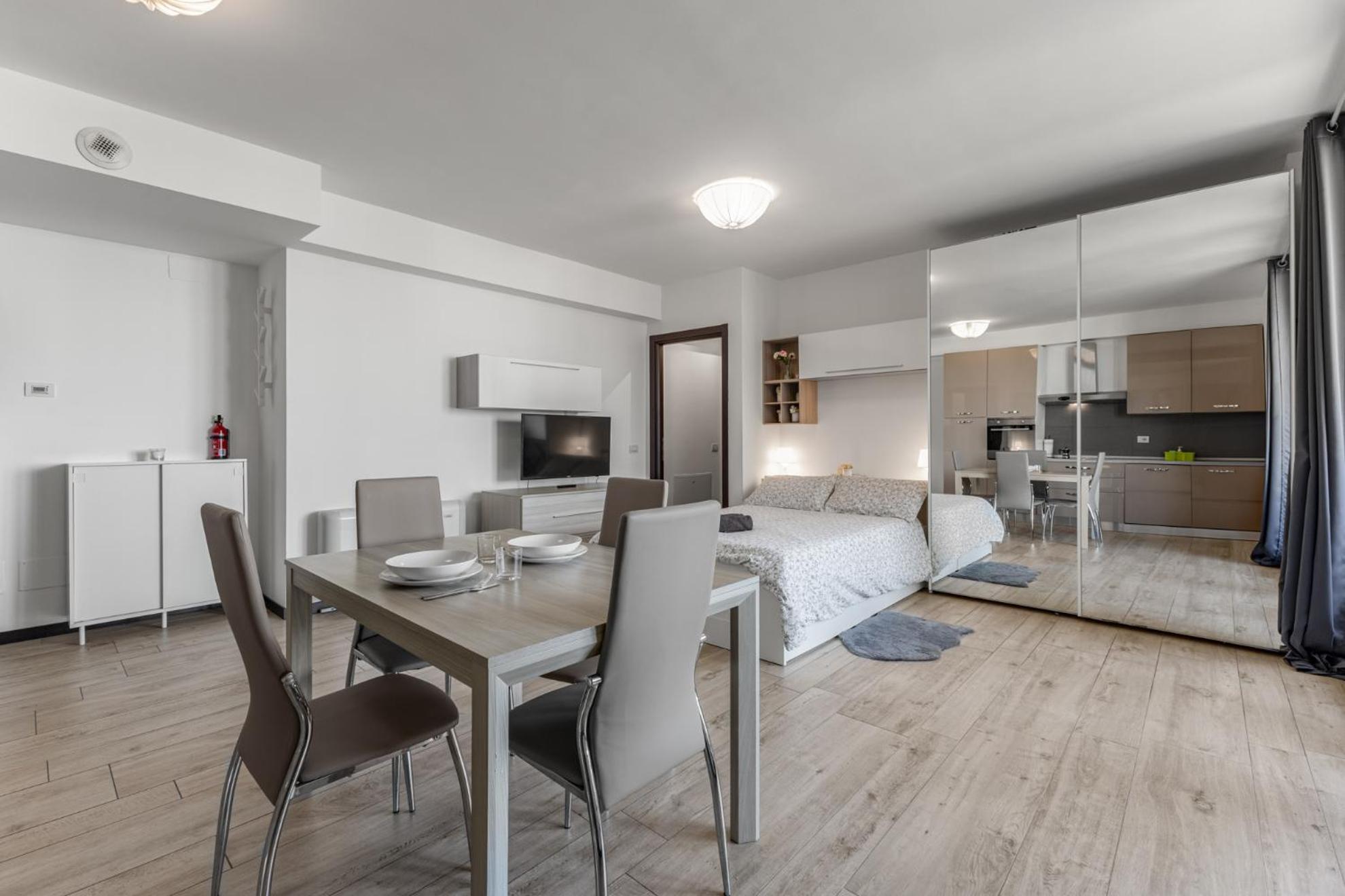 Monolocale Con Balcone Self Check In Milano Sempione Apartment Bagian luar foto